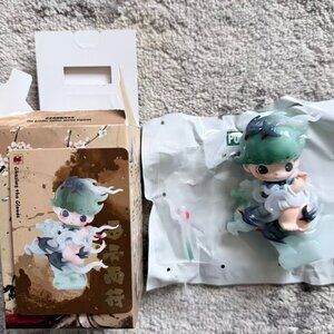 Pop Mart The Golden Gallop Series Figure – Chasing the Clouds (Dimmo)